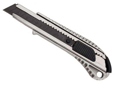 Нож строительный мет.18мм. Лезвие SK5 BLACK.  (арт 15500)